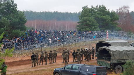 Путин направляет Беларусь в «инсценированном» кризисе с мигрантами на границе, заявил премьер-министр Польши