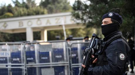 В Турции арестованы 7 человек по подозрению в связях с изгнанным священнослужителем, которого Анкара обвиняет в перевороте