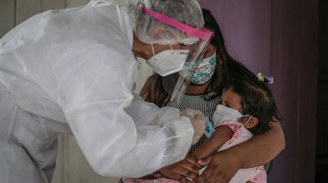 Болсонару хочет разоблачить чиновников здравоохранения, которые одобрили вакцину против COVID для детей