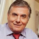 Известный греческий антивакс-журналист и политик умер от Covid - RT World News