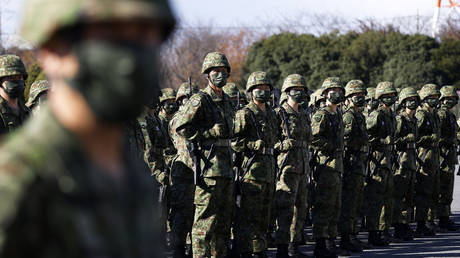 Япония проводит учения на случай вторжения иностранных войск на спорные острова