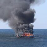 Контрабандисты сожгли тайник на 30 млн долларов и спасли в море - RT World News