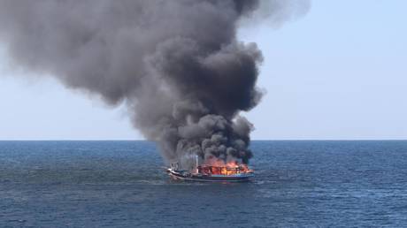 Контрабандисты сожгли тайник на 30 млн долларов и спасли в море