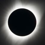 Очень редкое полное солнечное затмение погрузило Антарктиду во тьму (ВИДЕО) - RT World News