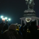 Протестующие привозят в Вену "Море огней" (ВИДЕО) - RT World News