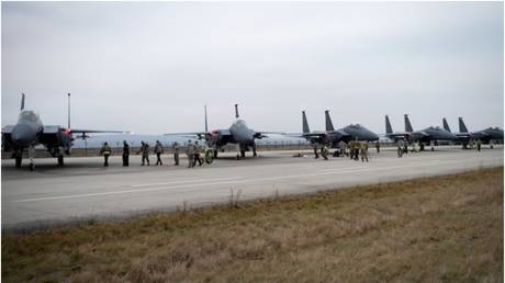 США перебрасывают истребители F-15 ближе к границам России