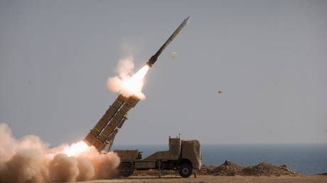 В ходе военных игр в Иране запущены баллистические и крылатые ракеты