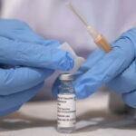 Великобритания раскрыла, как долго бустеры защищают от Omicron - RT World News