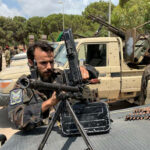 Вооруженные люди окружили штаб-квартиру правительства в Триполи - RT World News
