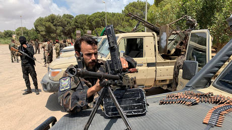 Вооруженные люди окружили штаб-квартиру правительства в Триполи