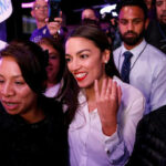 AOC ответила на споры о праздниках во Флориде - RT World News