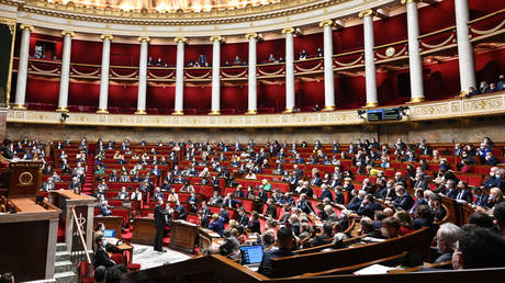 Французские законодатели одобрили «пропуск вакцины»