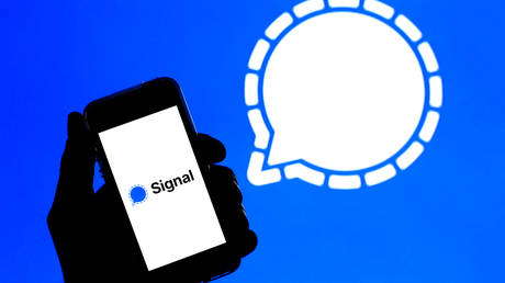 Генеральный директор Signal уходит в отставку, соучредитель WhatsApp займет его место