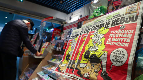 Годовщина нападения на Charlie Hebdo отмечена спорами