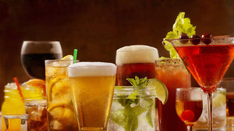 Исследование показывает, какой алкогольный напиток лучше всего предотвращает Covid
