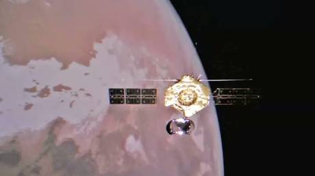 Китайский орбитальный аппарат Марса сделал селфи