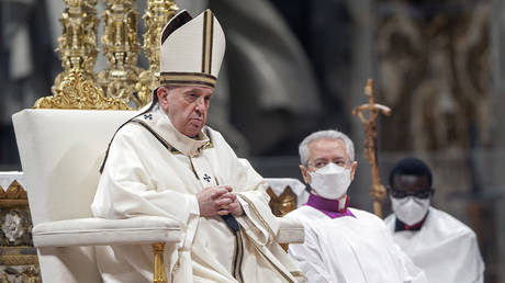 Папа Римский взвешивает нравственность вакцинации от Covid
