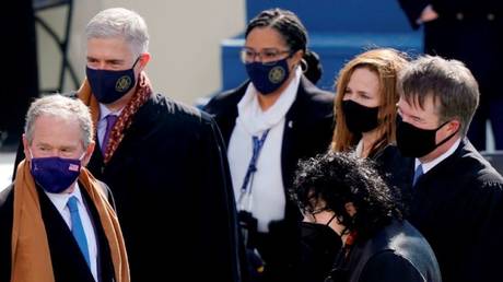 Судьи Верховного суда отрицают «ложную» историю о предполагаемой драке в масках