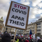 Тысячи людей протестуют против ограничений Covid в Европе — RT World News