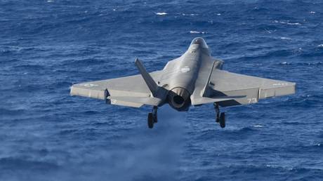 ВМС США раскрыли судьбу истребителя, потерпевшего «аварию» возле Китая