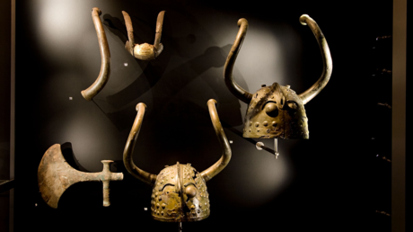 Загадочным рогатым шлемам, которые, как считается, принадлежали викингам, на самом деле 3000 лет