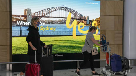 Австралия назначает дату возобновления международных поездок
