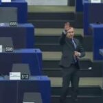 «Нацистское приветствие» встряхнуло парламент ЕС — RT World News