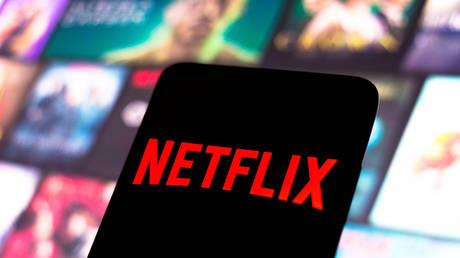 Netflix сталкивается с новыми законами в связи со спором о шутке о Холокосте