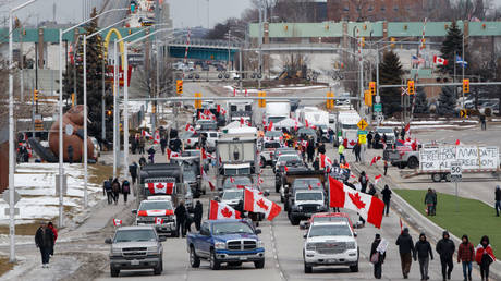 Онтарио объявил чрезвычайное положение из-за протеста дальнобойщиков