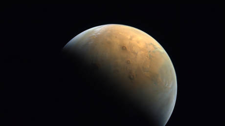 Орбитальный аппарат ЕС-Россия запечатлел поверхность Марса, выгравированную пылевыми дьяволами