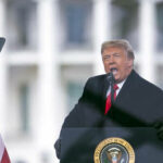 Судья отклонил просьбу Трампа об иммунитете из-за беспорядков в Капитолии — RT World News