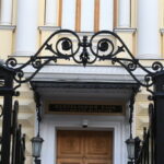 Экономист Остапкович объяснил ситуацию с заморозкой $300 млрд золотовалютных резервов России