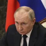 Путин рассказал Макрону и Шольцу о нарушениях норм международного права со стороны ВСУ