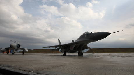 Великобритания поддержит выбор Польши по поставкам военных самолетов в Украину
