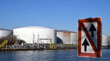Запрет на импорт российской нефти остановит Германию, предупреждает министр