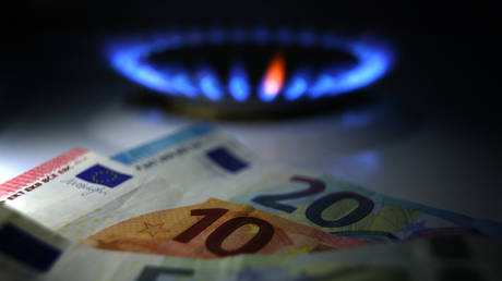 Цены на газ в Европе взлетели после перебоев с поставками