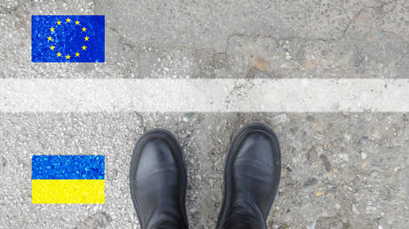 ЕС разрешит украинским беженцам бесплатно конвертировать гривны в евро