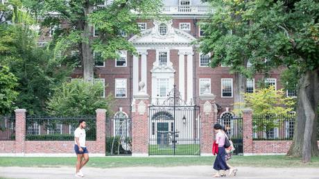 Гарвард признает историю рабства и евгеники