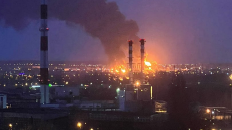 Пламя охватило российскую нефтебазу у границы с Украиной