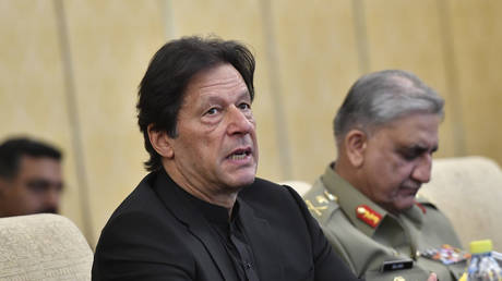 Премьер-министр Пакистана лишился вотума недоверия
