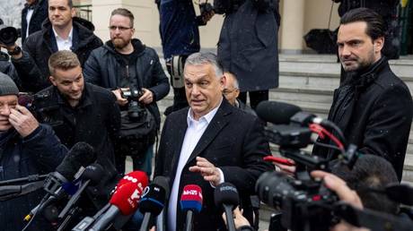 Премьер Венгрии назвал Зеленского и Сороса «оппонентами»