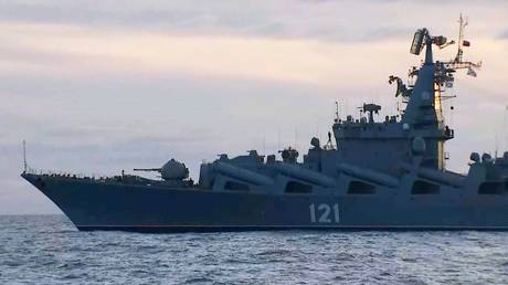 Российский военный корабль «серьезно поврежден» взрывом — военные