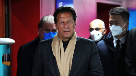 Свергнутый премьер-министр Пакистана рассказывает о борьбе с «иностранным заговором»