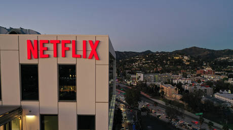Акционеры судятся с Netflix