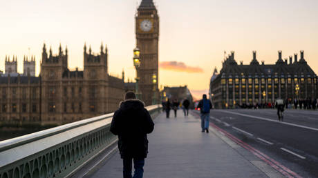 Британцы бегут в поисках «более дешевой» жизни за границу