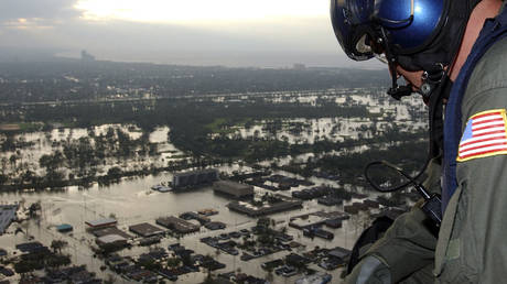 Дамбы восстановлены через 17 лет после того, как ураган Катрина разрушил Новый Орлеан