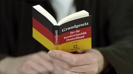 Германия внесет поправки в конституцию