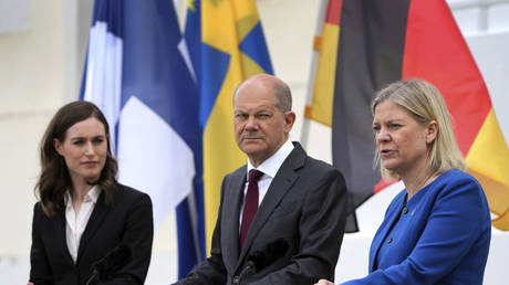 Германия заявляет, что поддержит расширение НАТО