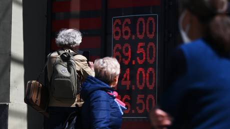 Экономист указывает на обратную сторону сильного рубля