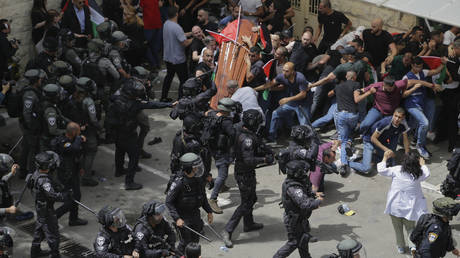 На похоронах журналиста в Иерусалиме произошли столкновения